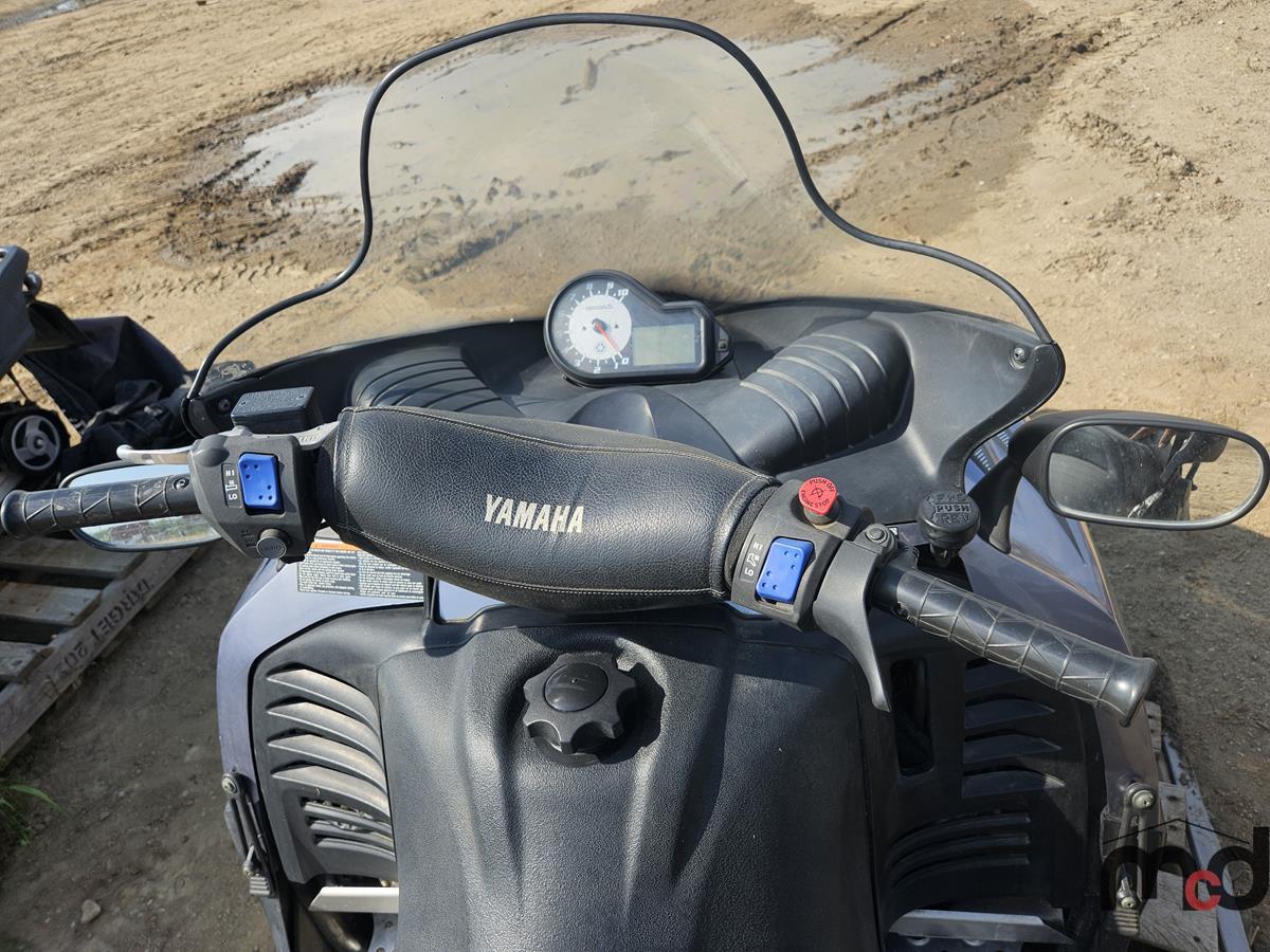 山ページ 2004 Yamaha Venture 600cc Triple Snowmobile